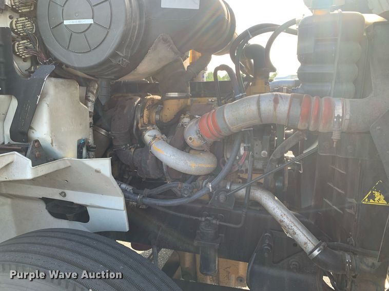 image for item DP8690 2007 International 9200i  semi truck