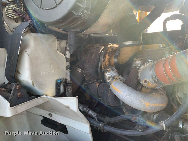 image for item DP8690 2007 International 9200i  semi truck