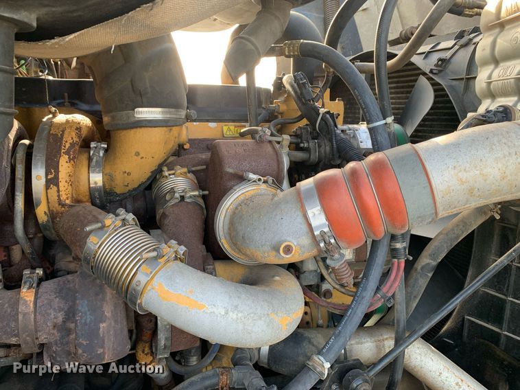 image for item DP8690 2007 International 9200i  semi truck