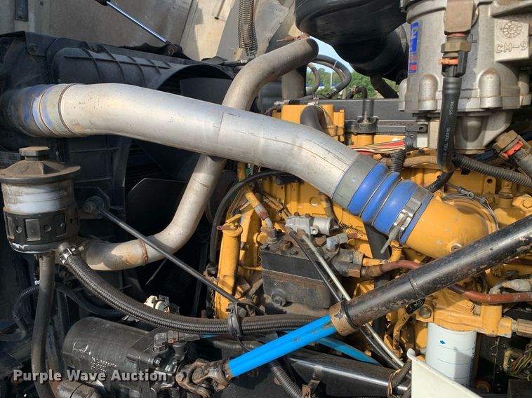 image for item DP8690 2007 International 9200i  semi truck