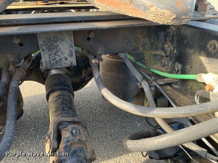 image for item DP8690 2007 International 9200i  semi truck