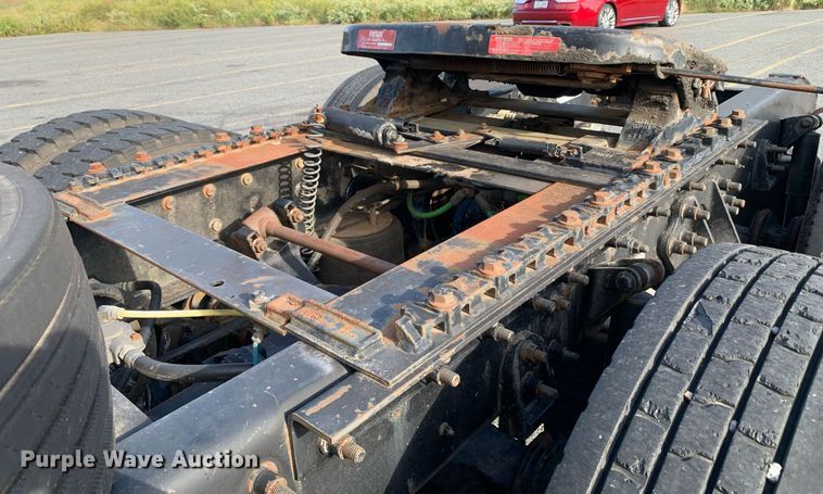 image for item DP8690 2007 International 9200i  semi truck