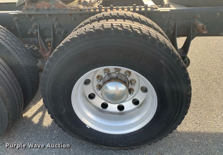 image for item DP8690 2007 International 9200i  semi truck