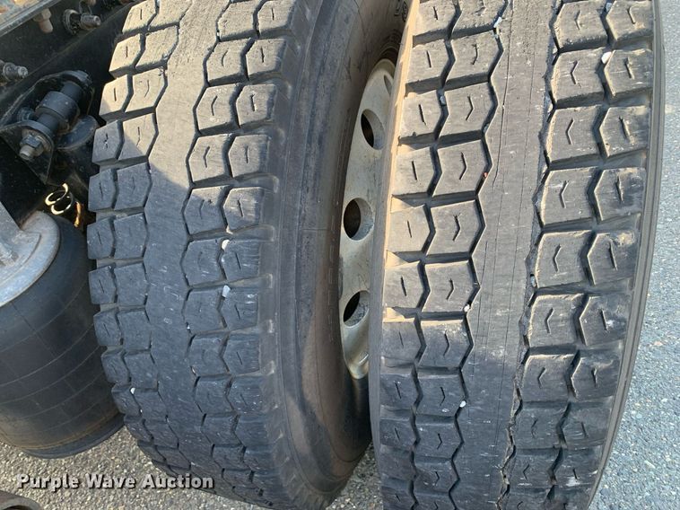 image for item DP8690 2007 International 9200i  semi truck