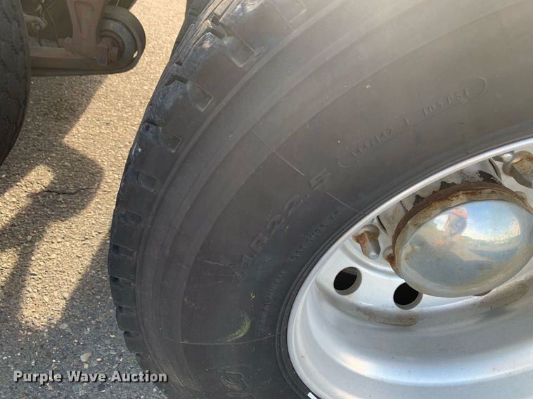 image for item DP8690 2007 International 9200i  semi truck