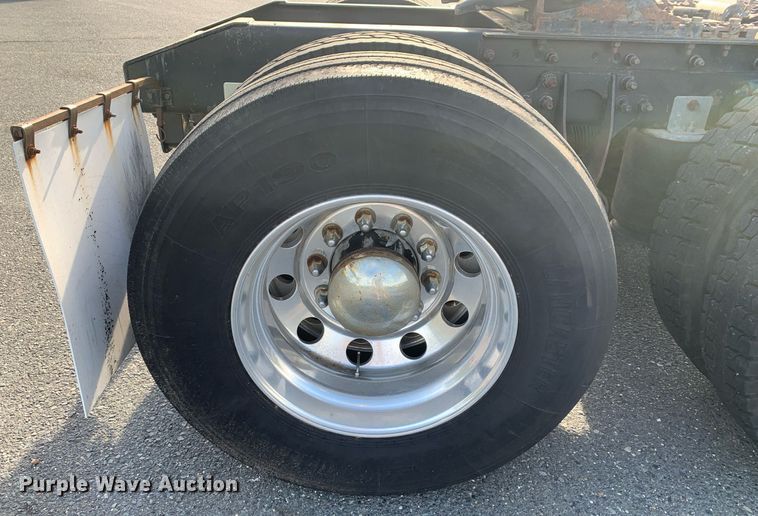 image for item DP8690 2007 International 9200i  semi truck