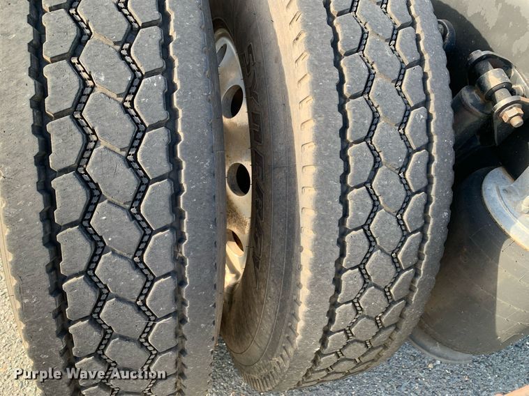 image for item DP8690 2007 International 9200i  semi truck