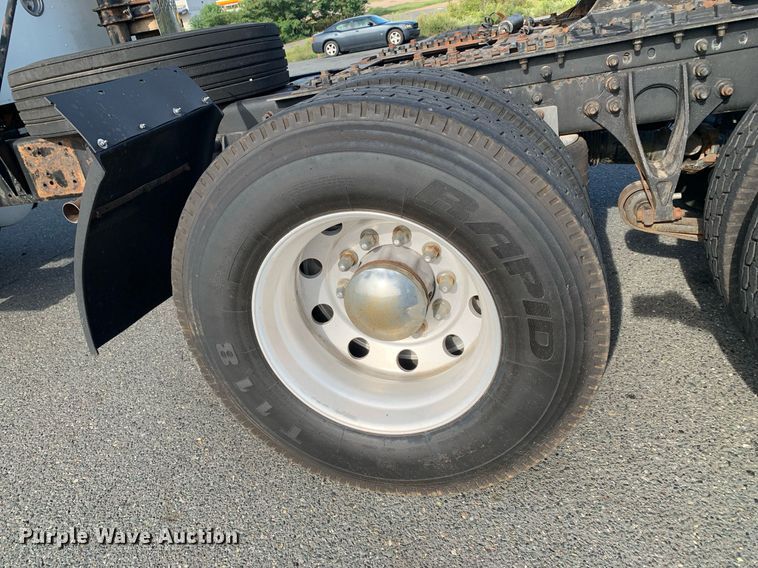 image for item DP8690 2007 International 9200i  semi truck