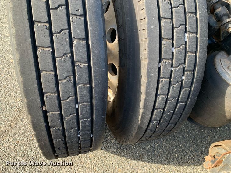 image for item DP8690 2007 International 9200i  semi truck