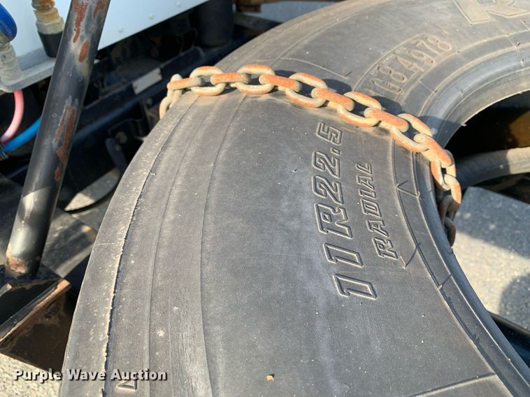 image for item DP8690 2007 International 9200i  semi truck