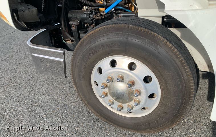 image for item DP8690 2007 International 9200i  semi truck