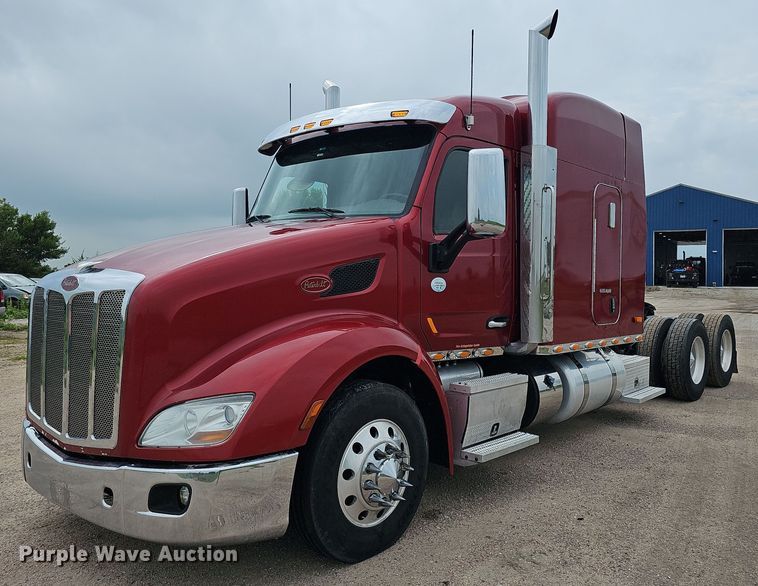 image for item DQ0094 2015 Peterbilt 579  semi truck