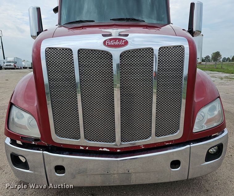 image for item DQ0094 2015 Peterbilt 579  semi truck