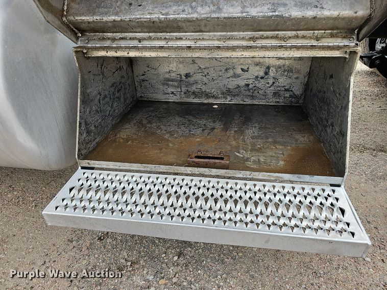 image for item DQ0094 2015 Peterbilt 579  semi truck