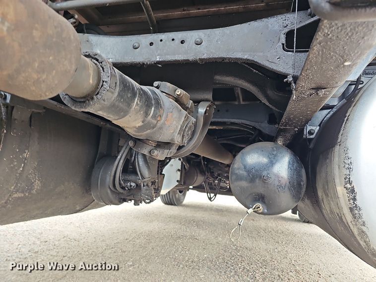 image for item DQ0094 2015 Peterbilt 579  semi truck