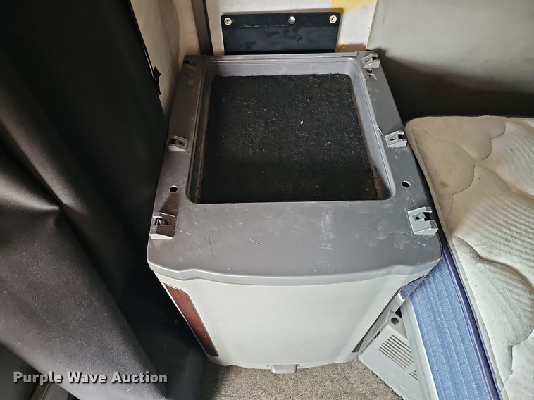 image for item DQ0094 2015 Peterbilt 579  semi truck