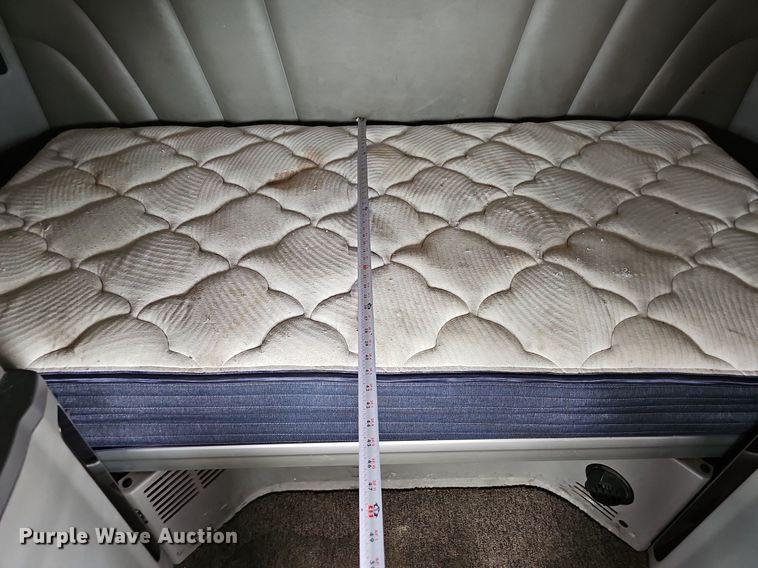 image for item DQ0094 2015 Peterbilt 579  semi truck