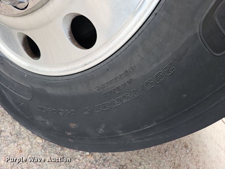 image for item DQ0094 2015 Peterbilt 579  semi truck