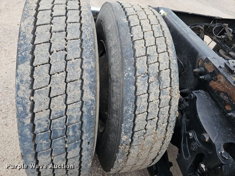 image for item DQ0094 2015 Peterbilt 579  semi truck