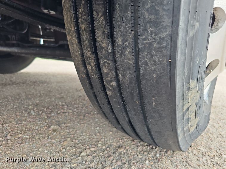 image for item DQ0094 2015 Peterbilt 579  semi truck