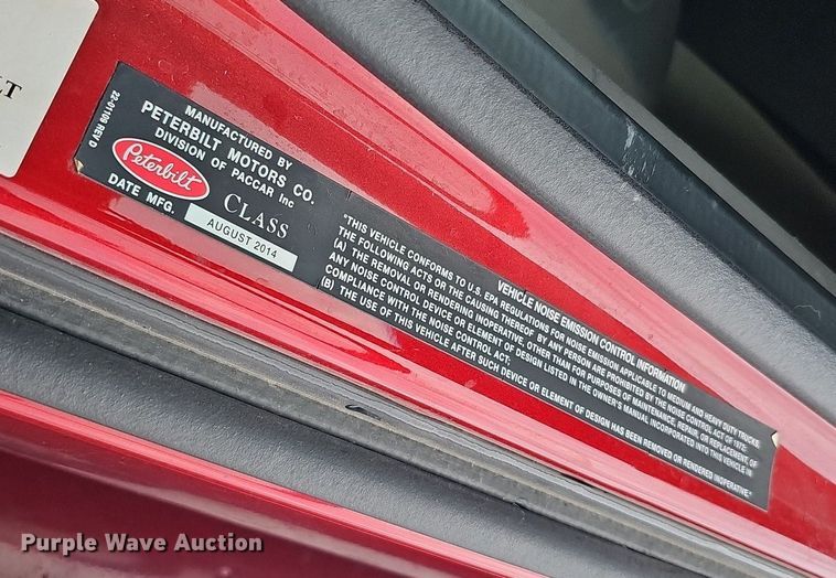 image for item DQ0094 2015 Peterbilt 579  semi truck