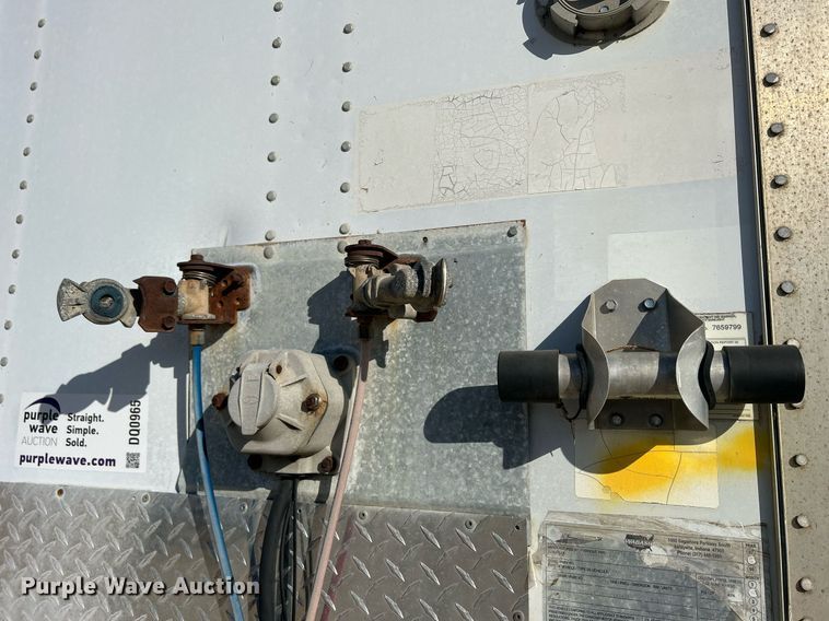 image for item DQ0965 1998 Wabash  dry van trailer