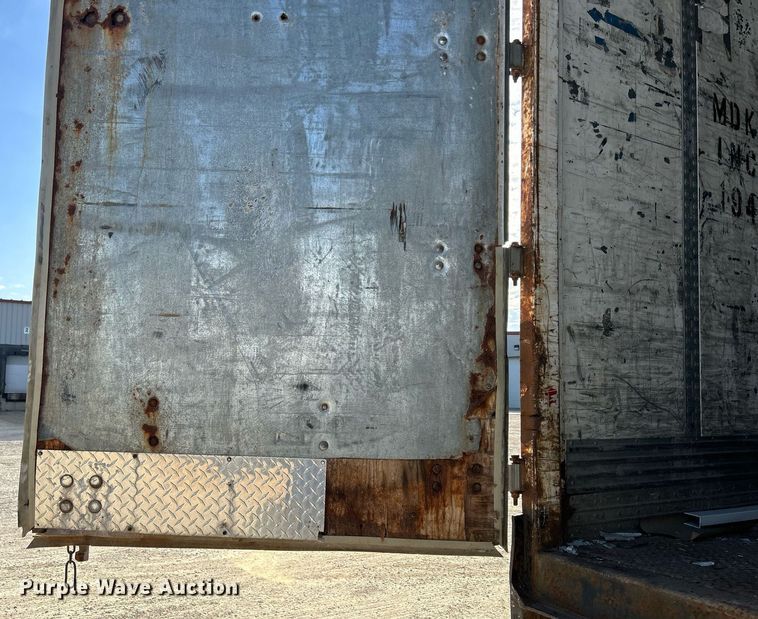 image for item DQ0966 2000 Wabash  dry van trailer