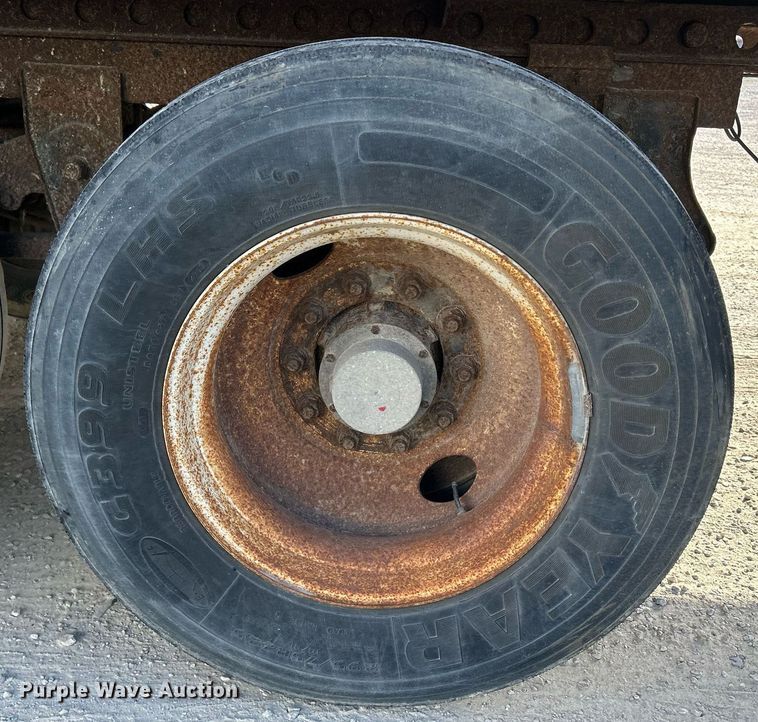 image for item DQ0966 2000 Wabash  dry van trailer