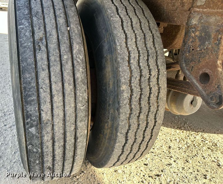 image for item DQ0966 2000 Wabash  dry van trailer