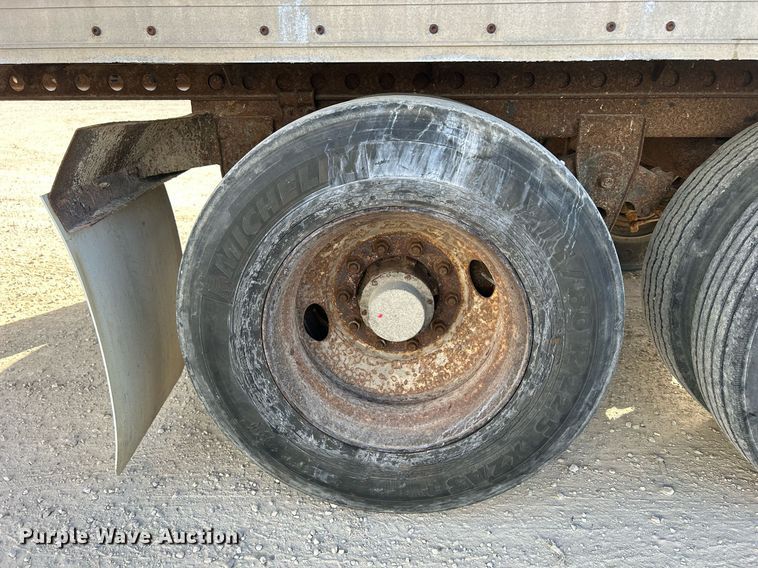 image for item DQ0966 2000 Wabash  dry van trailer