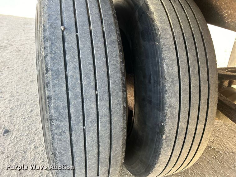 image for item DQ0966 2000 Wabash  dry van trailer