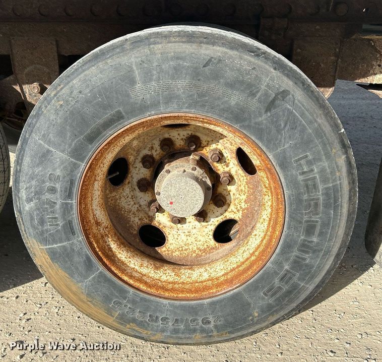 image for item DQ0966 2000 Wabash  dry van trailer