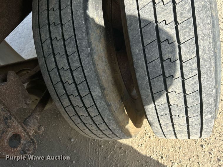 image for item DQ0966 2000 Wabash  dry van trailer