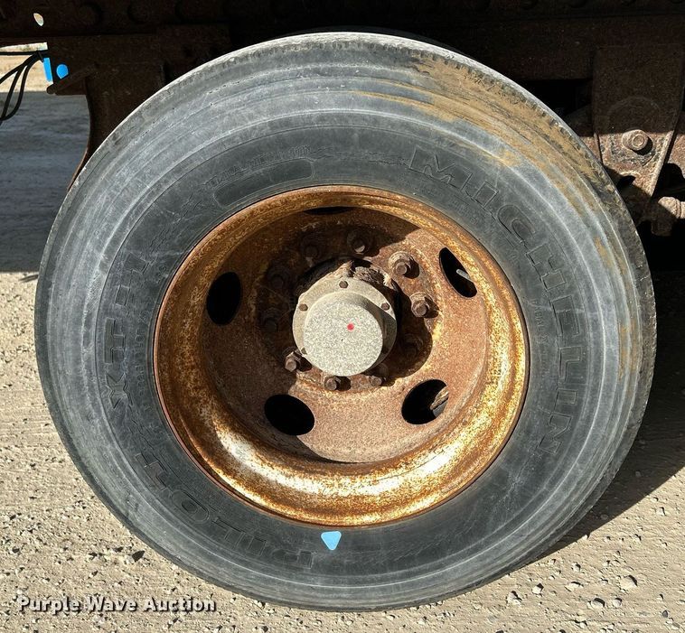 image for item DQ0966 2000 Wabash  dry van trailer