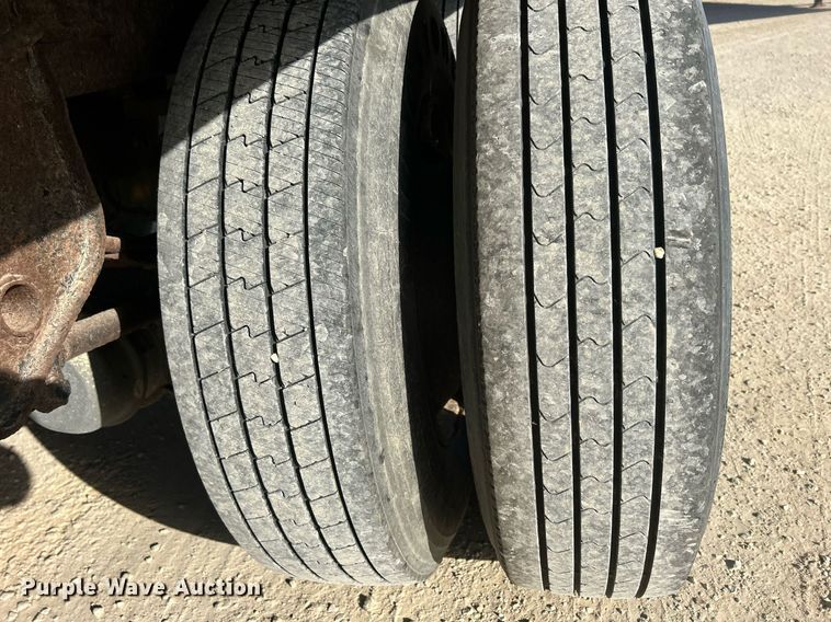 image for item DQ0966 2000 Wabash  dry van trailer