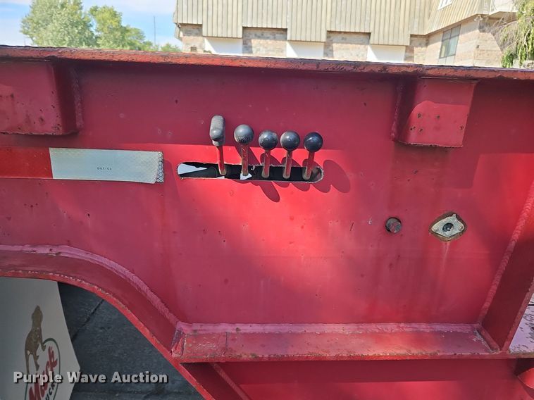 image for item DQ1186 2000 Dakota Manufacturing DHT9048  drop deck equipment trailer