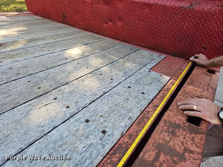 image for item DQ1186 2000 Dakota Manufacturing DHT9048  drop deck equipment trailer