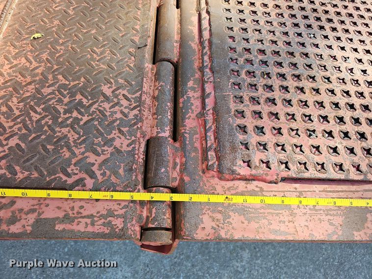 image for item DQ1186 2000 Dakota Manufacturing DHT9048  drop deck equipment trailer