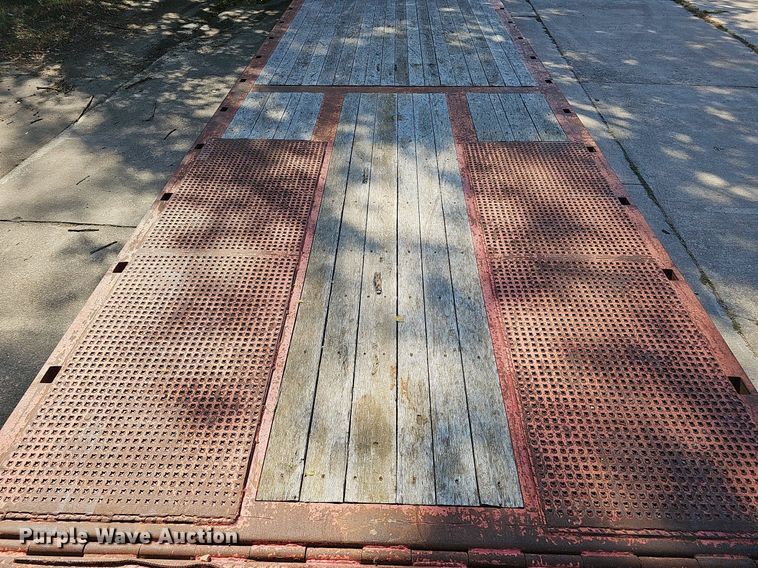 image for item DQ1186 2000 Dakota Manufacturing DHT9048  drop deck equipment trailer