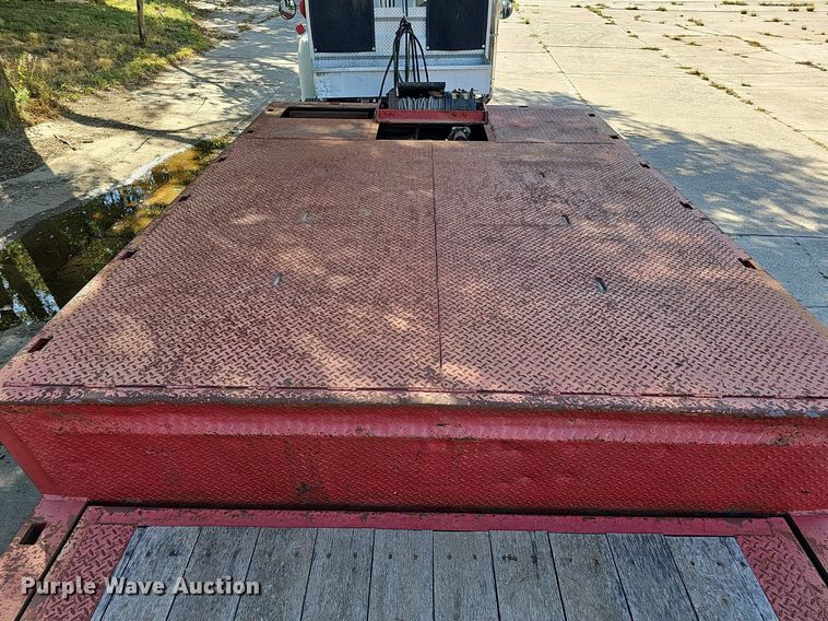 image for item DQ1186 2000 Dakota Manufacturing DHT9048  drop deck equipment trailer