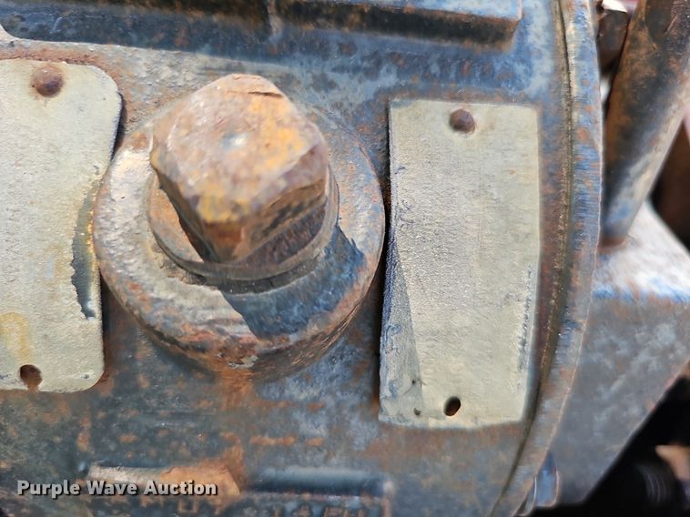 image for item DQ1186 2000 Dakota Manufacturing DHT9048  drop deck equipment trailer