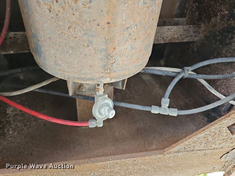 image for item DQ1186 2000 Dakota Manufacturing DHT9048  drop deck equipment trailer