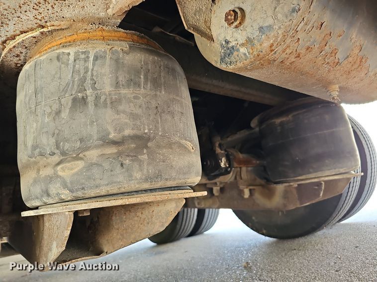 image for item DQ1186 2000 Dakota Manufacturing DHT9048  drop deck equipment trailer