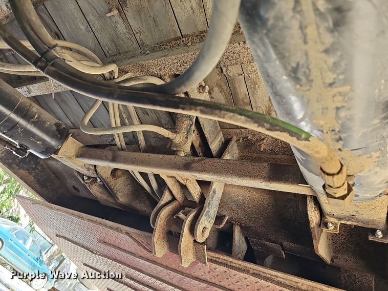 image for item DQ1186 2000 Dakota Manufacturing DHT9048  drop deck equipment trailer