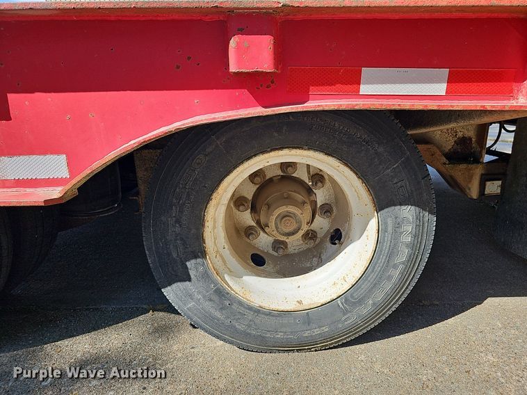 image for item DQ1186 2000 Dakota Manufacturing DHT9048  drop deck equipment trailer