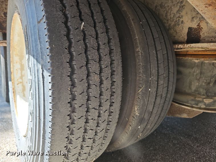 image for item DQ1186 2000 Dakota Manufacturing DHT9048  drop deck equipment trailer