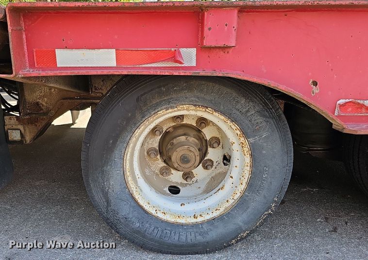 image for item DQ1186 2000 Dakota Manufacturing DHT9048  drop deck equipment trailer