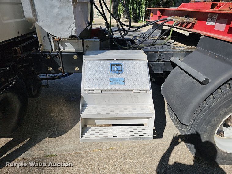 image for item DQ1187 1985 Mack R688ST  semi truck