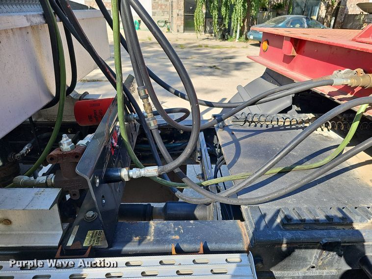 image for item DQ1187 1985 Mack R688ST  semi truck