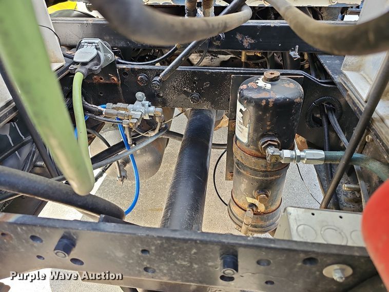 image for item DQ1187 1985 Mack R688ST  semi truck